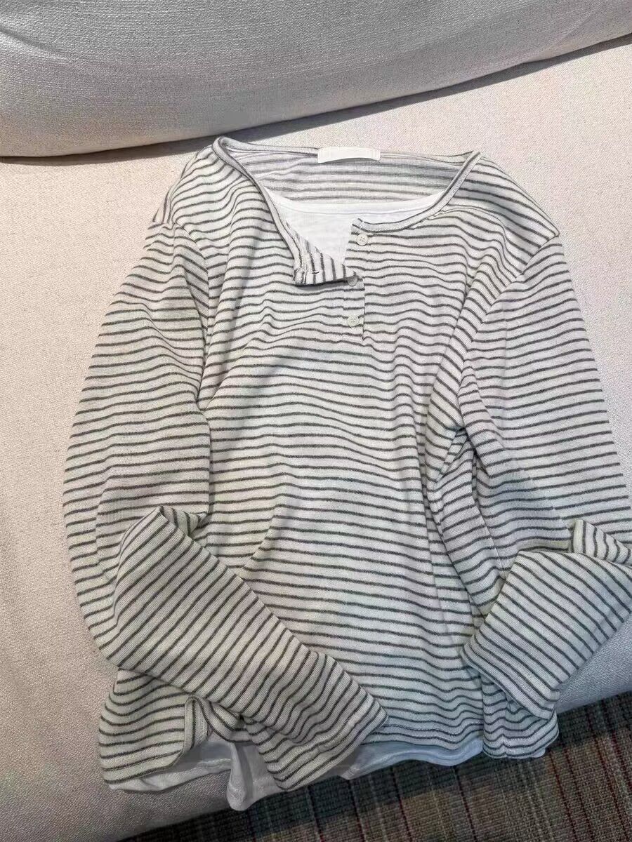 

Korean retro front shoulder fake two-piece striped long-sleeved T-shirt women s early autumn loose design bottoming shirt top s (recommended within 50kg )