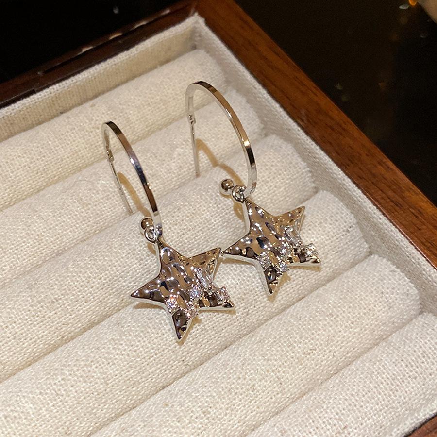 

Silver needle zircon pleated star pendant earrings personalized design sense simple fashion stud earrings light luxury high-end earrings