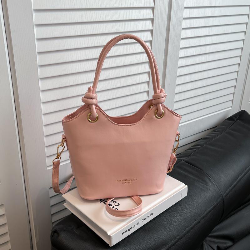 

2025 new simple popular small bag women s spring and summer versatile fashion messenger bag casual portable bucket bag