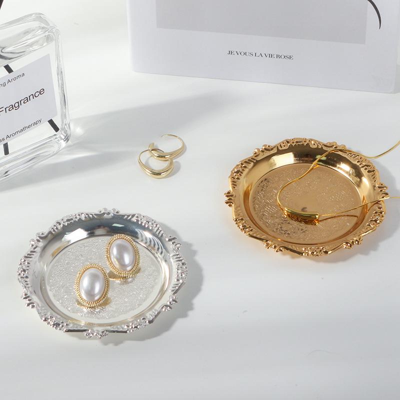 "Retro Metall Relief Tablett": Foto-Requisite & Schönheitsornament für Make-up & Fotografie"