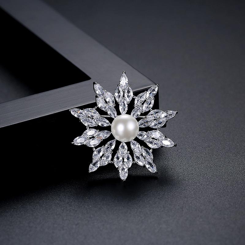 Jinse Pearl Snowflake Brooch: Elegant Cross-border Fashion Accessory for Women