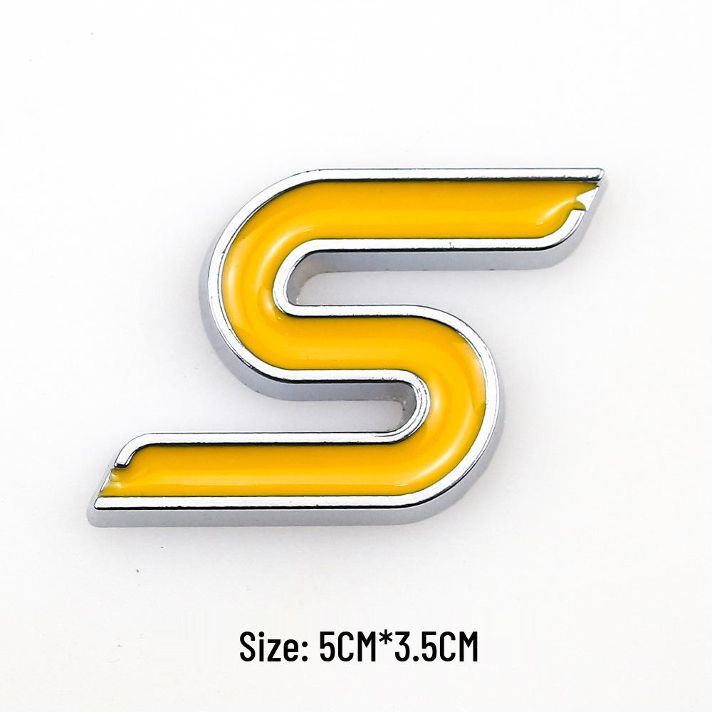 """S"" Logo""": Ideální pro upravené Fordy Mondeo, Focus, Fiesta a další sportovní modely. Obsahuje kovový znak vozu "S".