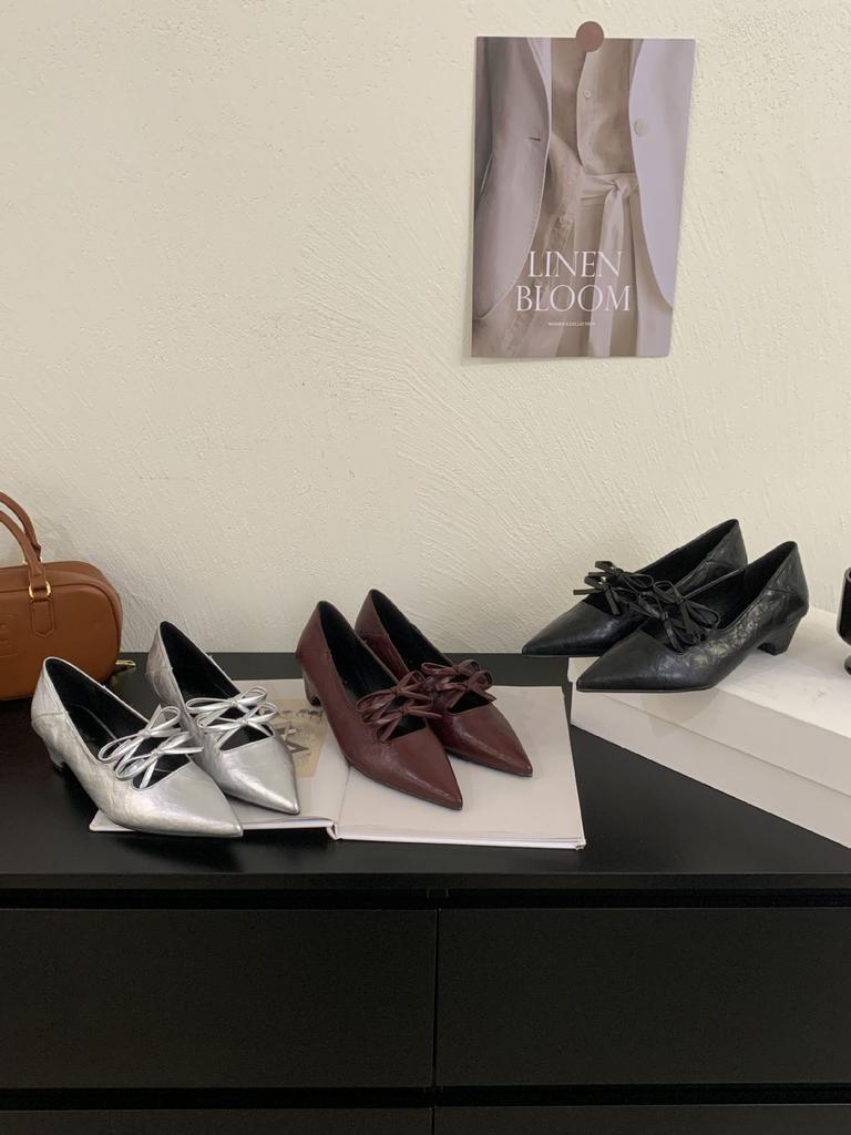 2025 Autumn New Pointed Head Shallow Mouth Low Heel Single Shoes Bow Lace Up Thick Heel Medium Heel Women's Shoes Versatile Small Leather Shoes