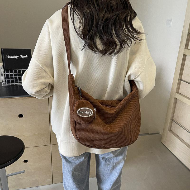 Corduroy bag women's large capacity 2025 new casual and lightweight messenger cloth bag versatile single shoulder commuter dumpling bag