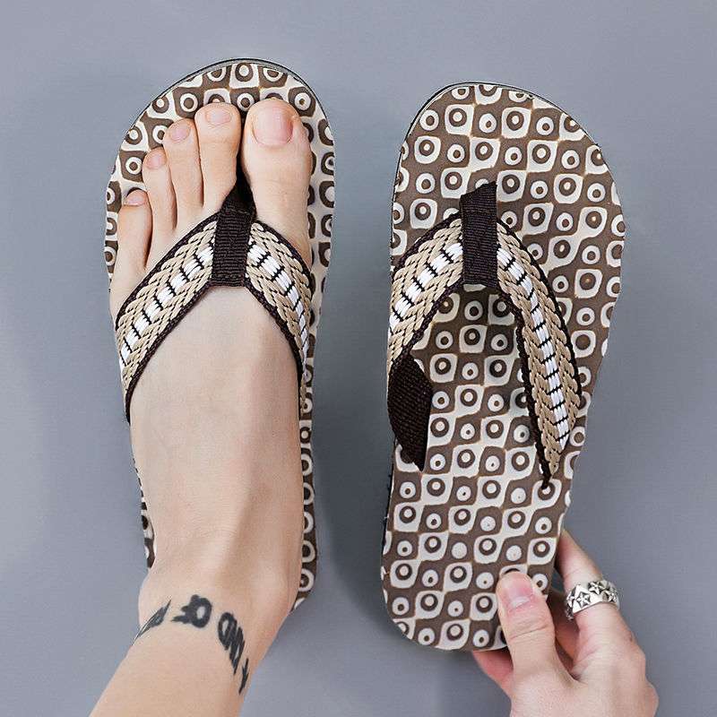 Summer New Personality Trend Korean Version of Men's Slippers Large Size Massage Flip-flops Casual Beach Slippers Vietnamese Sandals
