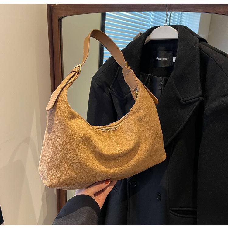 2023 Frosted Retro Women's Shoulder Bag - Large Capacity, Autumn/Winter Versatile Tote for Commuting.