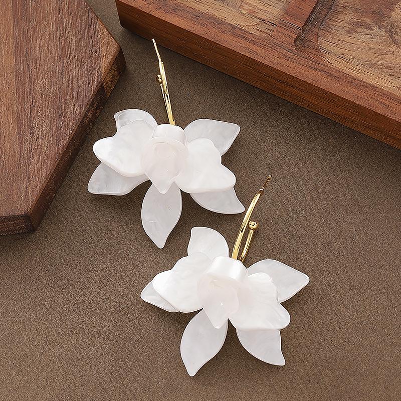 3D Resin Flower Earrings Fashion Exaggerated Pastoral Style Plate Ear Jewelry Unique Design Earrings for Women