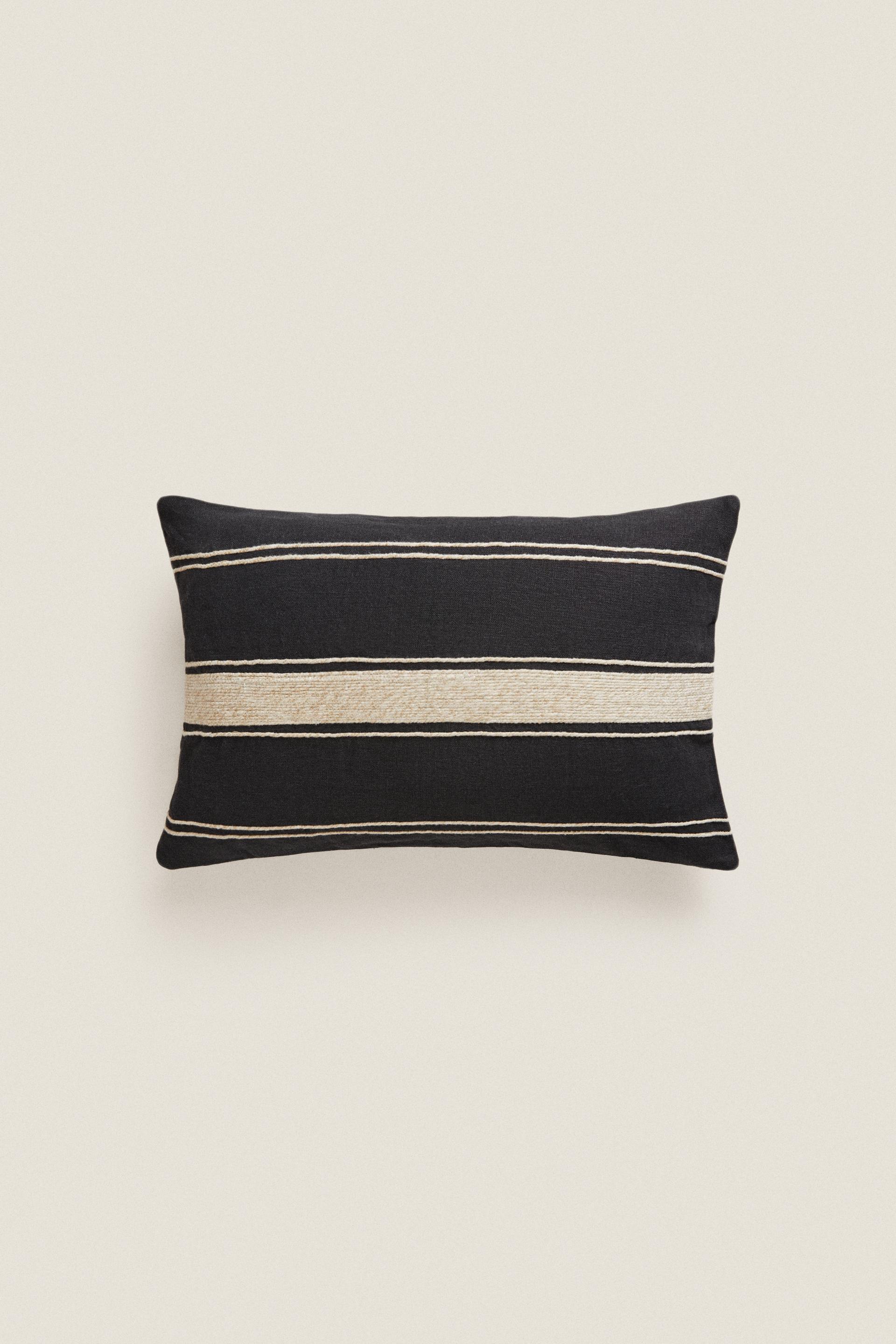 

LINES CUSHION COVER