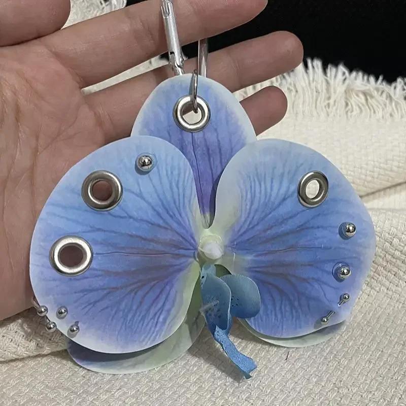 DIY Piercing Simulation Orchidee Schlüsselanhänger Gothic Simulation Dunkler Blumiger Anhänger Extravaganter Taschenanhänger für Rucksack Dekoration Alternative