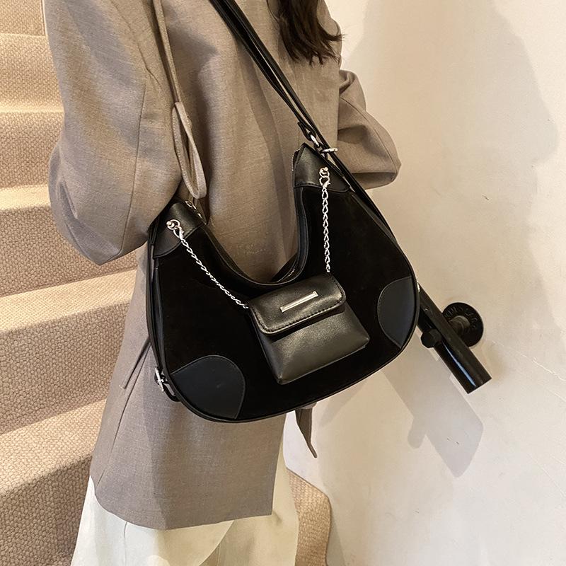 

2025 new tote bag fashion simple trend portable messenger shoulder bag retro versatile bag women tote bag 34*8*27 чёрный