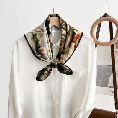 Spring New Double-sided Oil Painting of the Same Color Rose Silk Wool Medium Square Scarf High-end Versatile Silk Wool Scarf Scarf Scarf