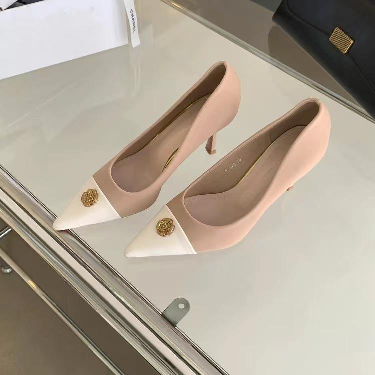 Superheiße Xiaoxiangfeng High Heels Damen Goldschnalle Blume Spitz Einzelne Schuhe Vielseitige Vier-Jahreszeiten-Lederschuhe