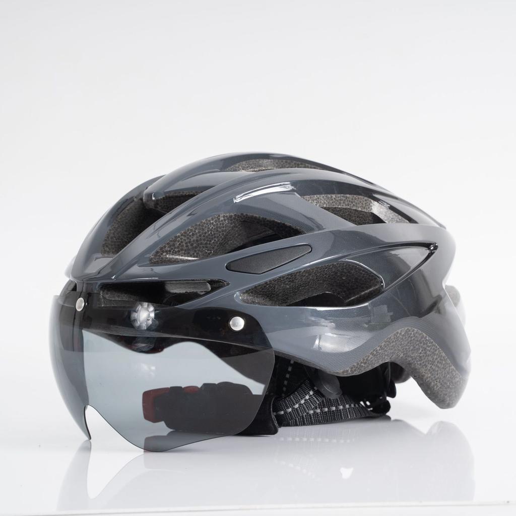 Neuer Farbverlauf Erwachsenen-Fahrradhelm Mountainbike Integrierte Formung Cooler Sport-Fahrradhelm