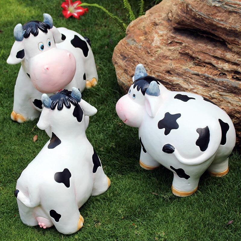 

DAZHEN CERAMICS Cartoon Cow Figurines Set