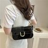 2025 New Shoulder Messenger Bag Trendy Foreign Feeling Bag Women's Retro Red Horseshoe Buckle Fashion Underarm Bag