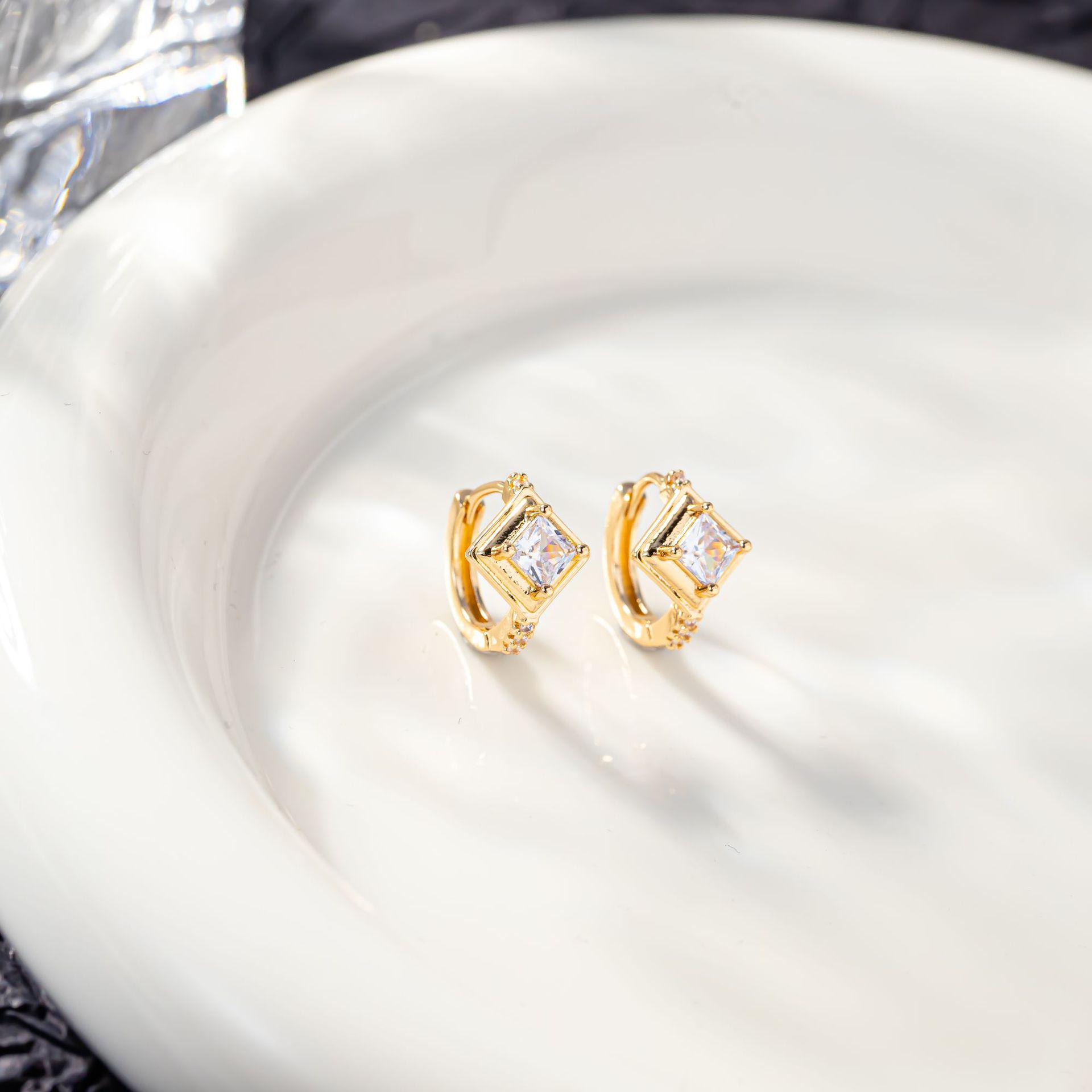 Elegant Rhinestone Rhombus Earrings: Versatile, Luxurious, High-Class Style