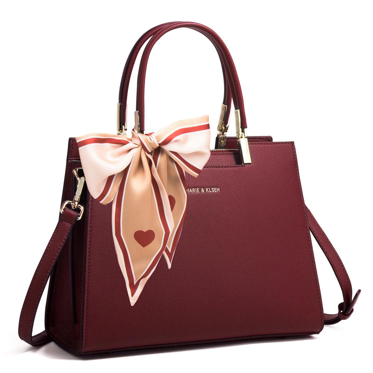 

Send Mother S Wedding Bag Atmospheric Mother-In-Law Lady Medium Blue Handbag Atmospheric Messenger Bag темно-червоний колір