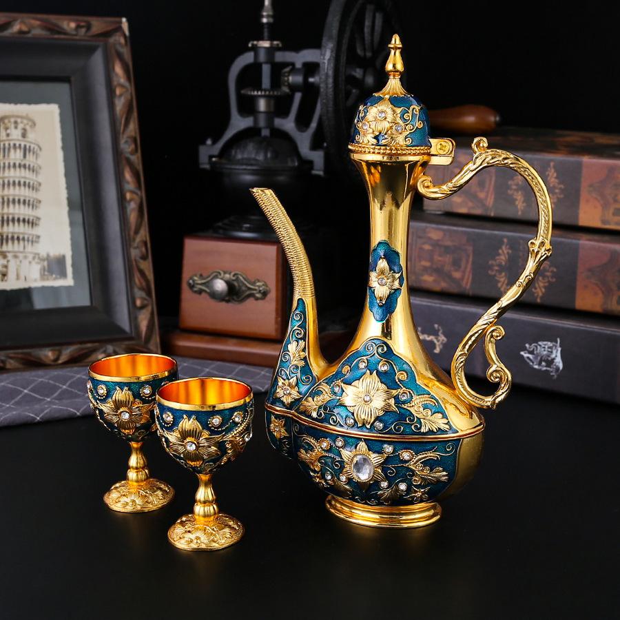 Evropská lehká luxusní sada na víno, ozdoba na domácí stolní desku ve dvorním stylu, retro sada vynikajících sklenic na víno a konvičky ze zinkové slitiny