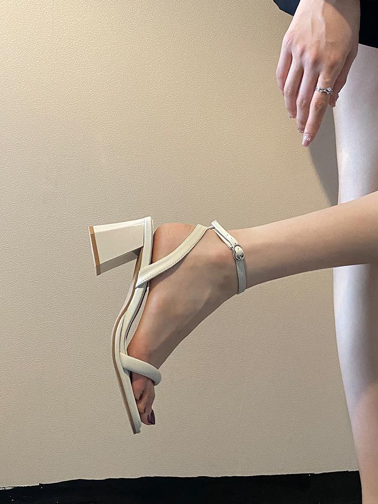 

Coarse heel sandals women s summer outer wear 2025 summer new simple temperament versatile outer wear with skirt sandals 34