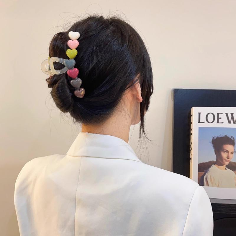 Cute Hairpins At The Back of The Hair Roots Coiled Hair and Shark Clip Headwear