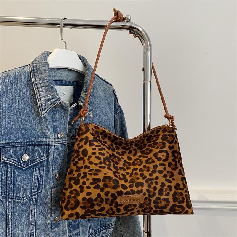 

Популярная сумка-ведро большой вместимости женская 2025 новая сумка-подмышка на плечо с ретро леопардовым принтом знаменитости из интернета, сумка-тоут, сумка-мессенджер