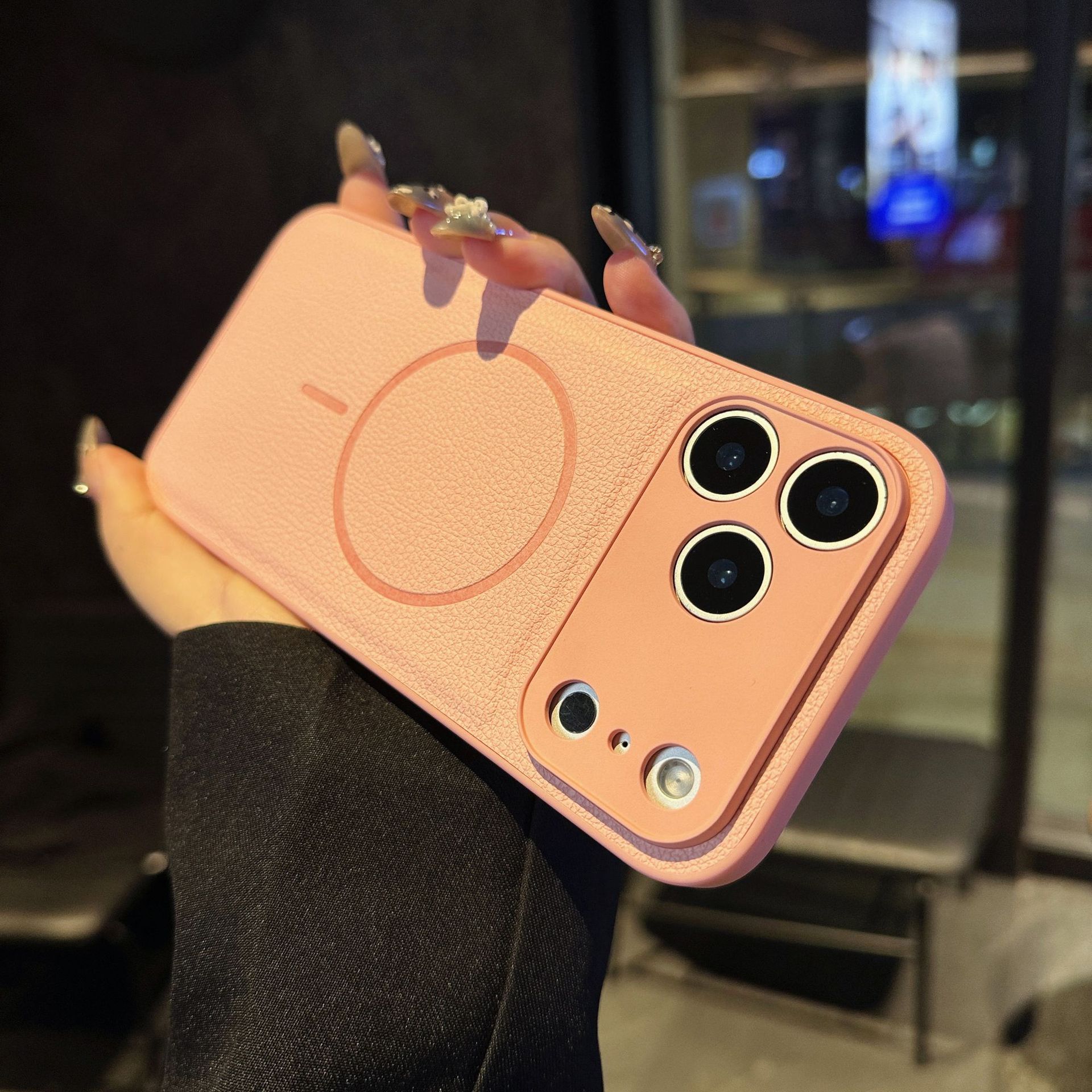 

Thin Circle Magnetic Suction for Apple 17pm Mobile Phone Case Two-in-one for IPhone15pro Plain Leather Apple 12 Pro Max