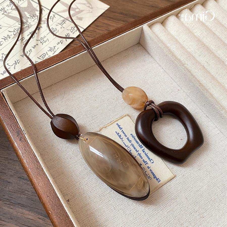 Vintage Resin Wood Pendant Necklaces for Women Brown Irregular Hollow Square Sweater Chain Adjustable Rope Neck Chain Jewelry F
