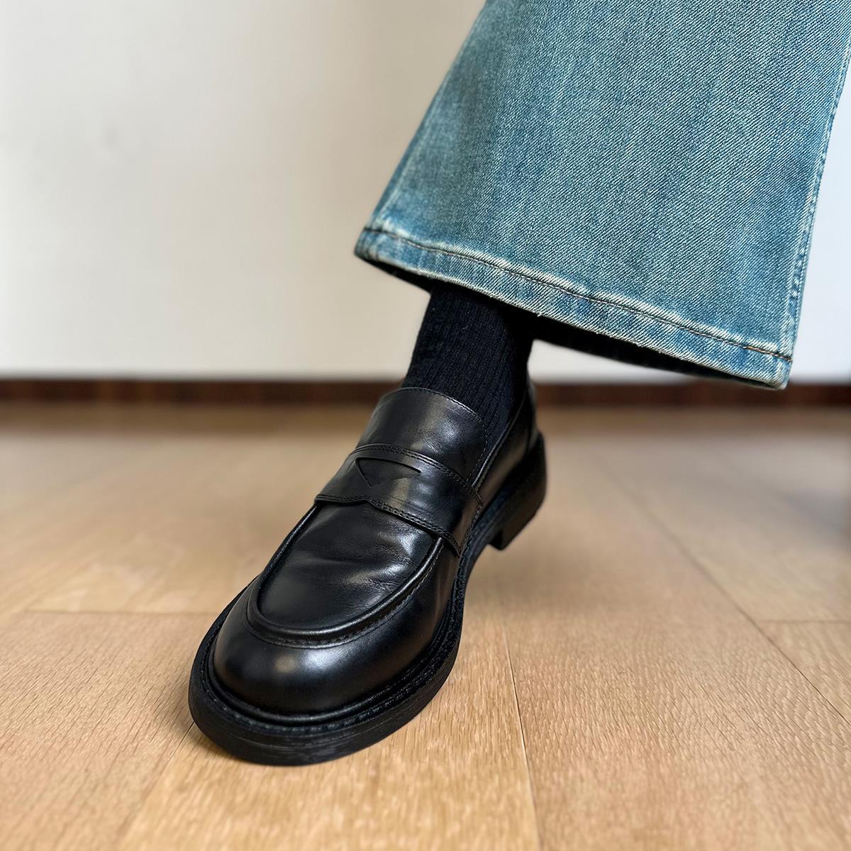 

Старі замшеві лофери на платформі жіночі оксамитові туфлі-одиначки британський стиль маленькі шкіряні туфлі зимові зручні 39 чорний