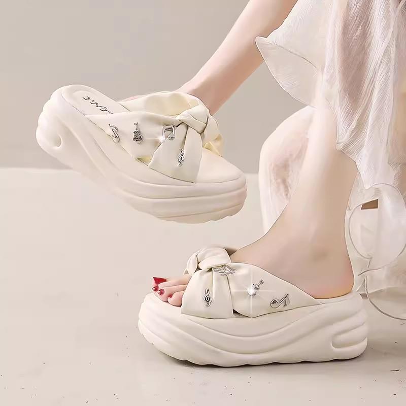 Модные шлепанцы на платформе с каблуком 8 см для женщин 2024 года — фото 8