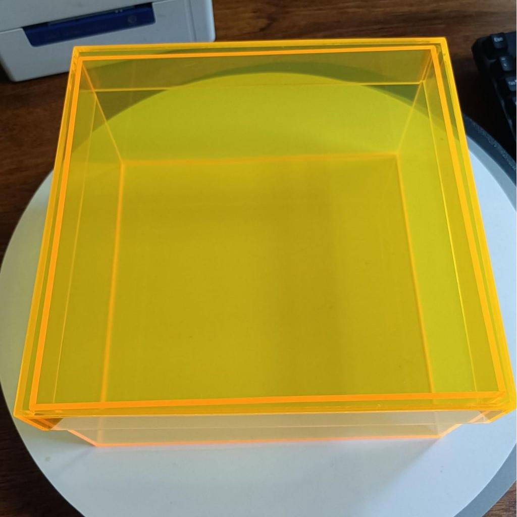 Acrylic Mooncake Storage Box with Flip Cover - Elegant Souvenir Gift for Weddings, Bridesmaids, and Groomsmen