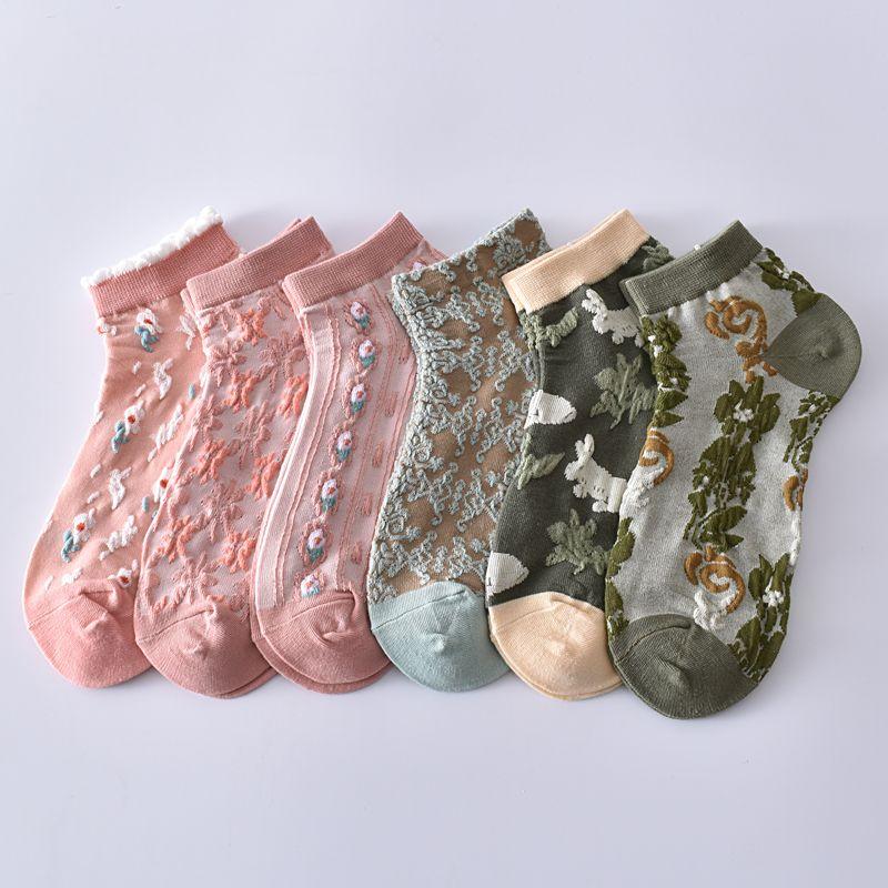 5/6PCS Hot Selling Woman Socks Ethnic Retro Vintage Harajuku Crew Socks Flower Embroidery Fashion Japanese Kawaii Cute Socks Women Gift
