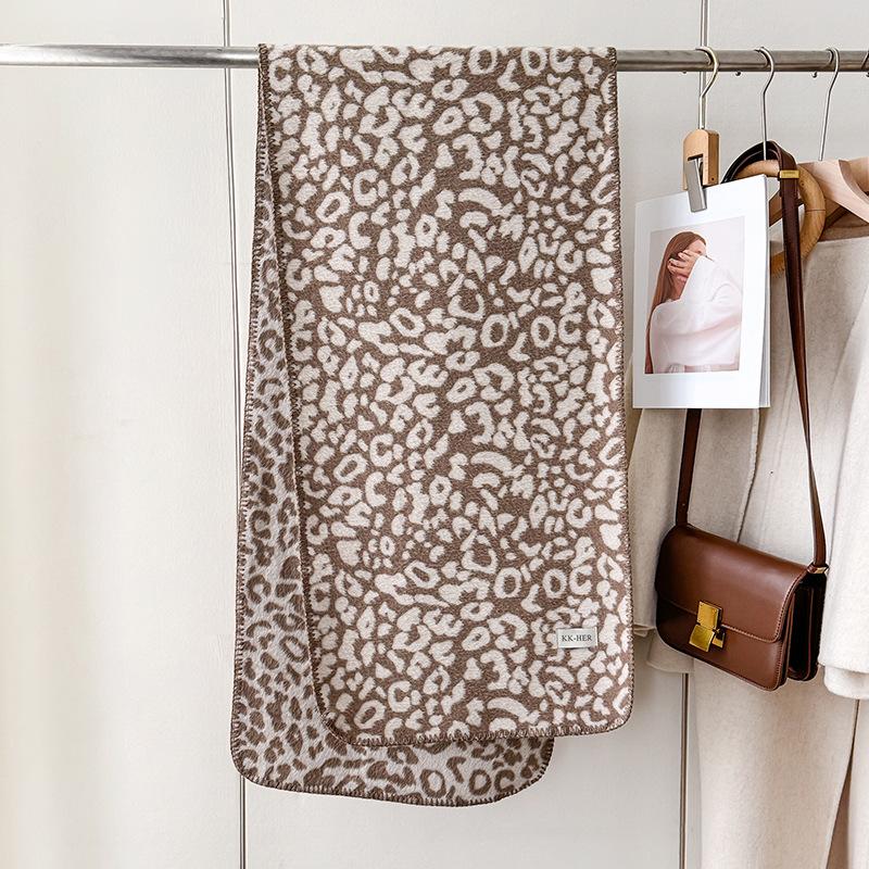 Autumn and winter new leopard print imitation cashmere narrow scarf, high-end thickened light luxury warm scarf