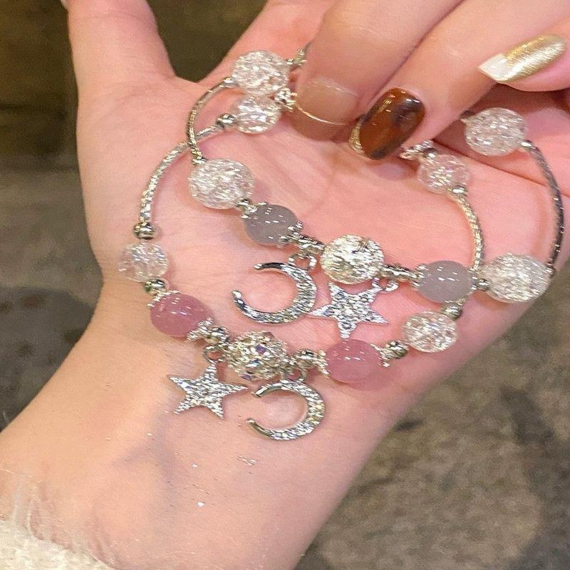 8 cold butterfly bracelets for women's niche design, sweet and versatile student bracelets.