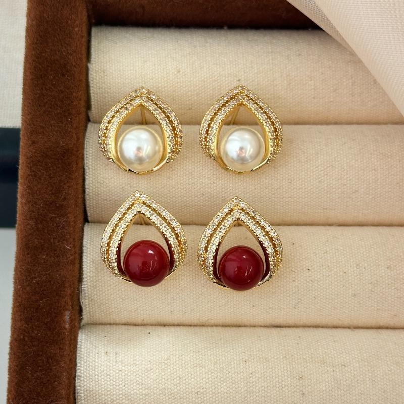 Soft Pearl Earrings for Women, Fashionable and Unique Rhombus-shaped Stud Earrings, Versatile Pearl Earrings for New Year and Various Occasions