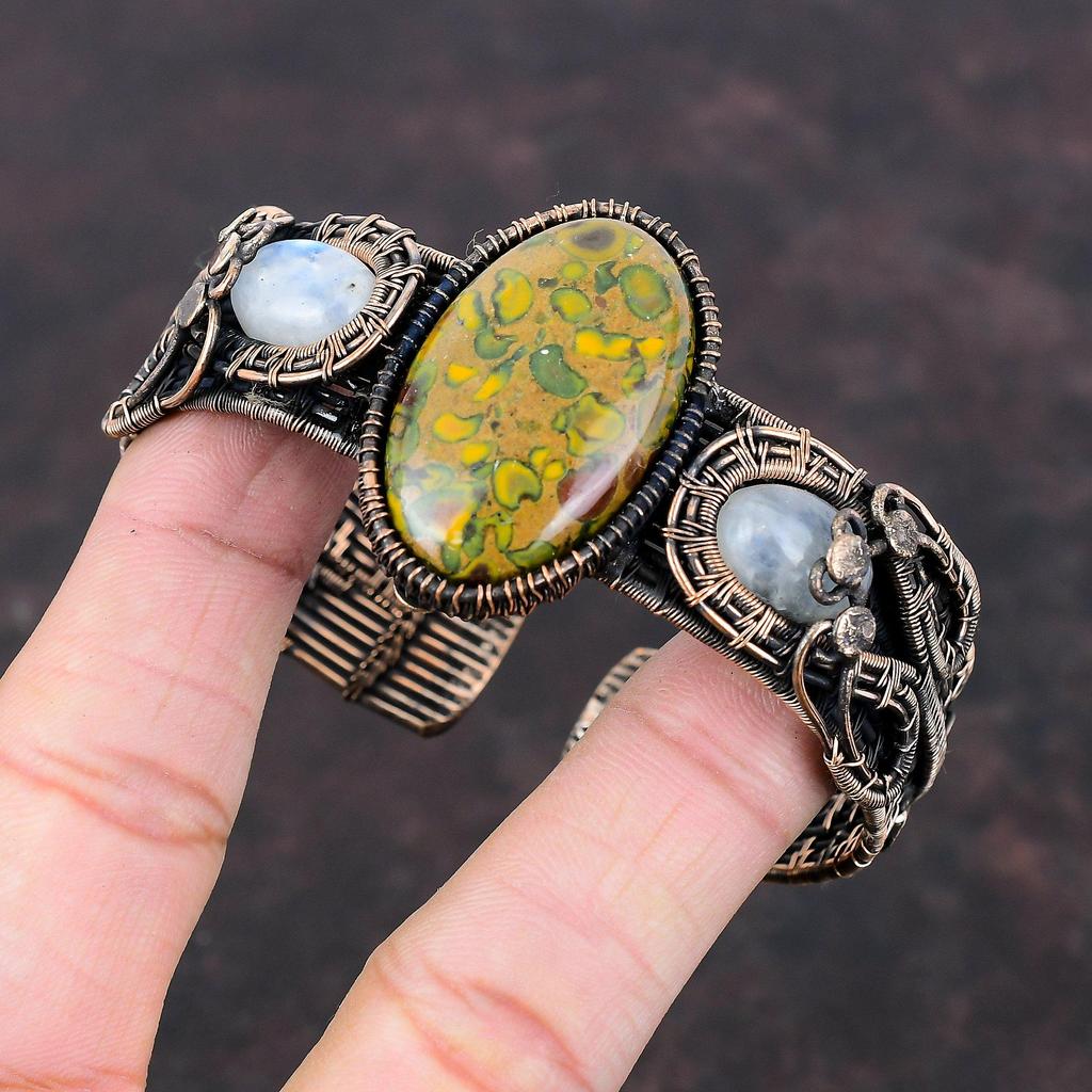 Fruchtjaspis Armreif Kupferdraht umwickelter Armreif Verstellbarer Armreif Handgemachter Edelsteinarmreif Kupferschmuck zum Geschenk Mondstein Armreifen