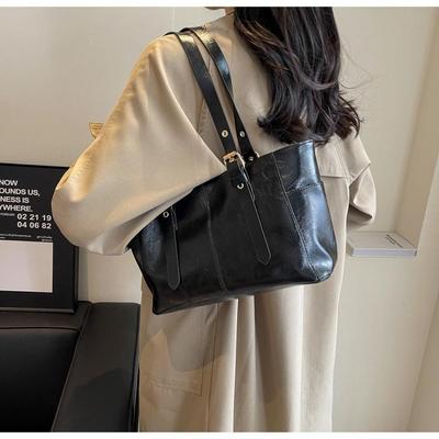 2025 Women's Large Capacity Shoulder Tote: Elegant & Fashionable Underarm Bag for Commuters