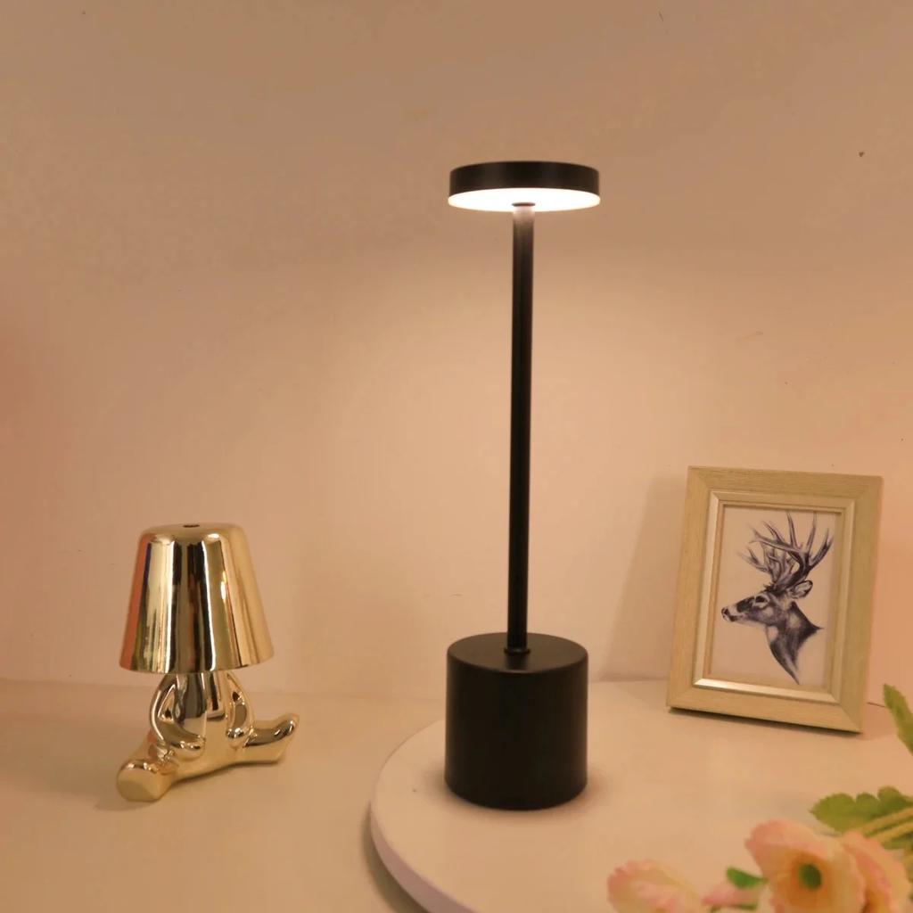 Enkel LED oppladbar berøringsmetall bordlampe tre farger sengekanten Creative Ambient Light Bar Utendørsdekorasjon Nattlys