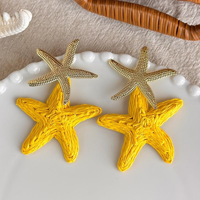 Cute Handmade Woven Sunflower Clip Earrings Raffia Flower Ear Clip for Women Beach Vacation Jewelry Gift Accessories Gifts