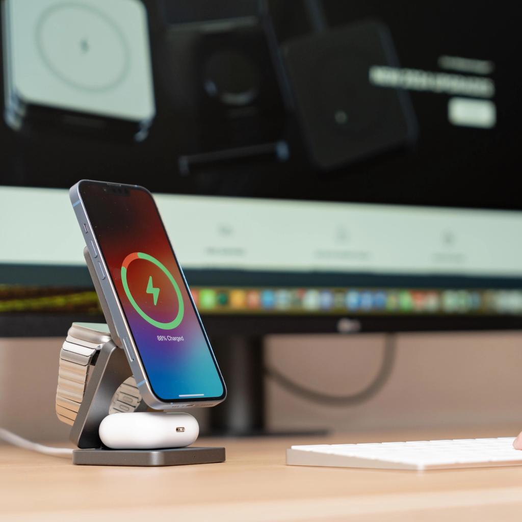 3 In 1 Foldable Magnetic 15W Wireless Charger Fast Charging Sation for iPhone 15 14 13 12 Pro/Max/Plus for Apple Watch 9/8/7/6/5