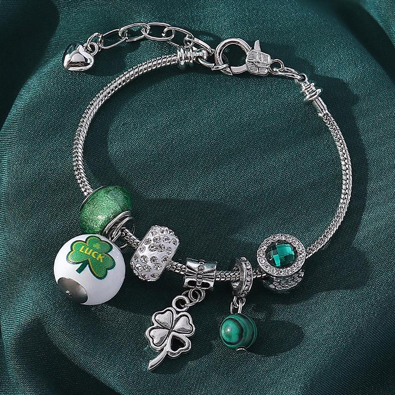 Lucky Four-Leaf Clover Bracelet with Green Glass Beads and Large-Hole Pendant зелёный