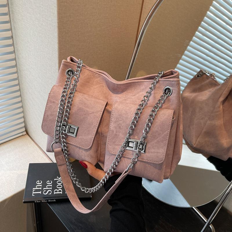 

Large capacity retro chain shoulder bag women s new niche simple commuter tote bag розовый
