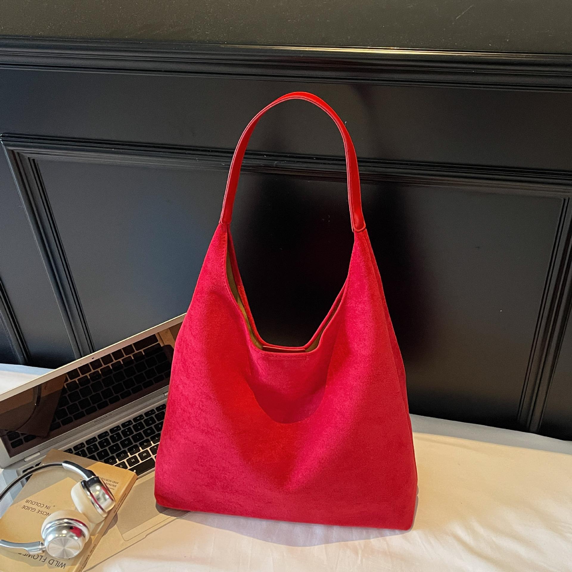 

2023 Women’s Large Suede Tote: Trendy Retro Shoulder Bag for Fall/Winter червоний