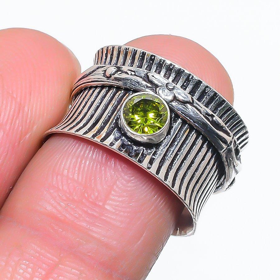 

Natural Peridot Gemstone Handmade 925 Sterling Silver Jewelry Ring Size 8 E9E57