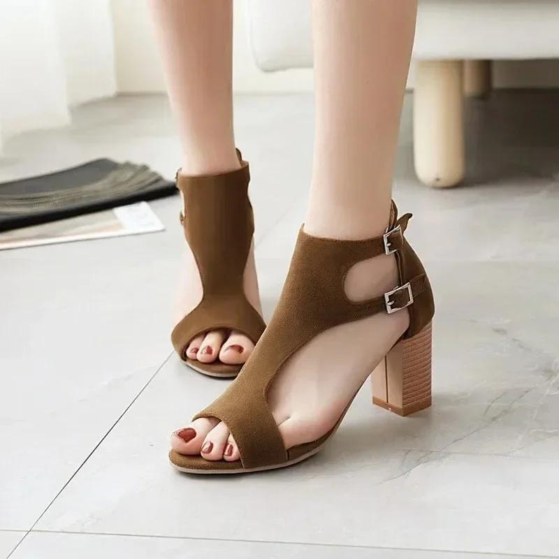 Frühling und Sommer Neue Stil, Mode, High Heels frauen Sandalen T-schnalle Casual Offene spitze Schuhe 7cm Plus größe 34-45