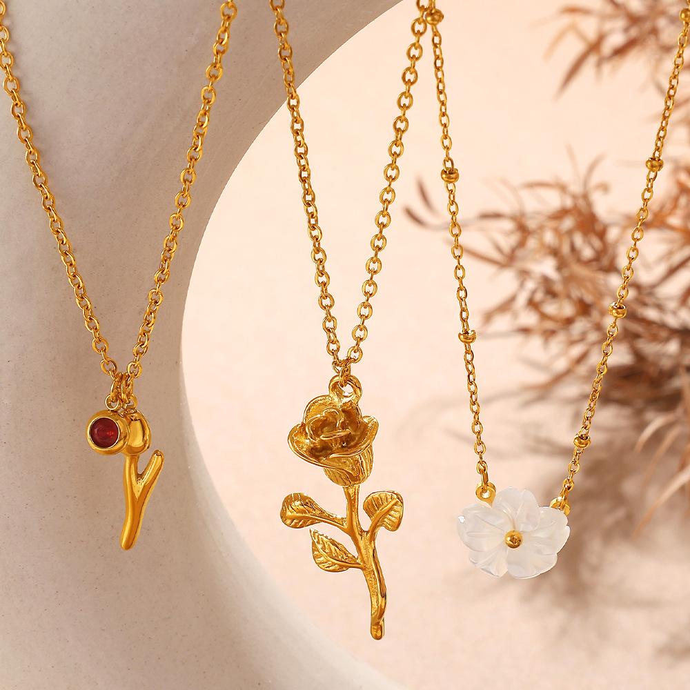 Trendy Retro Round Brand Engraved Rose Pendant Necklace Fashionable Simple Versatile High-End Necklace