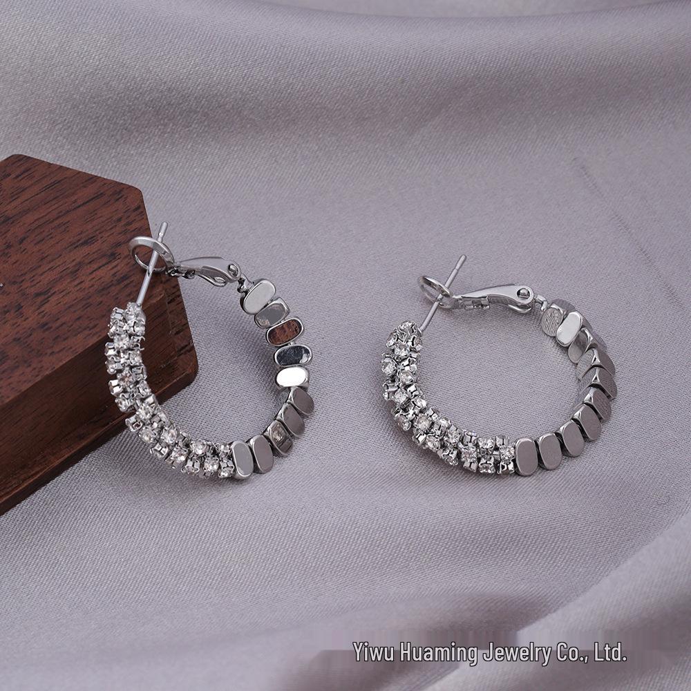 Silver Needle Circle Earrings, Fashionable High-End Copper Ear Hoops, Light Luxury, Versatile Jewelry Accessory.