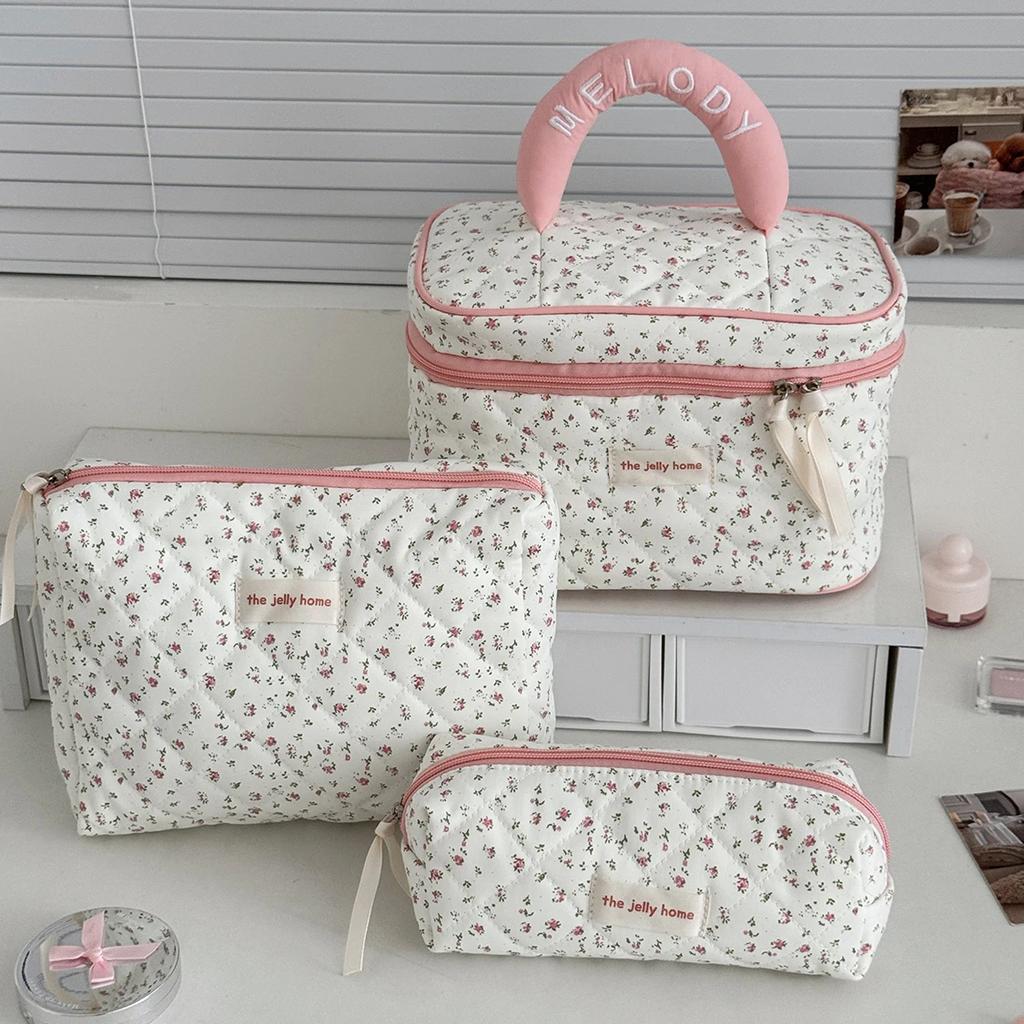 New Cute Strawberry Print Women Cosmetic Storage Bag Large Capacity Toiletry Makeup Pouch Handbag Ladies Zipper Quilting Bag