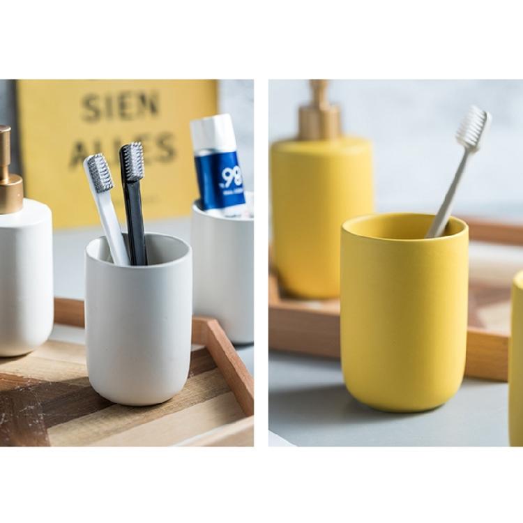 4 Pezzi Dispenser Sapone Bottiglia Detersivo Bagno Porta Spazzolino Tazza Set Scaffale Lozione