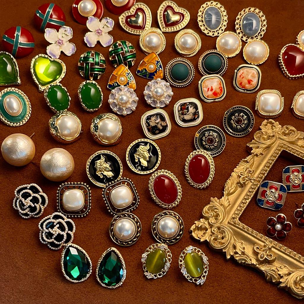 Mid-Century Vintage Stud Earrings: Trendy Literary Style in Light Luxury Fashion