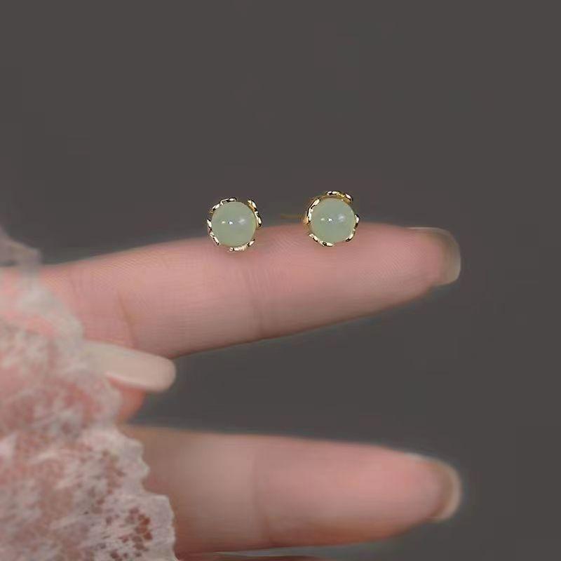 Light green small stud earrings French temperament cold wind earrings simple versatile ear jewelry